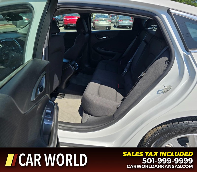 Chevrolet Malibu Vehicle Full-screen Gallery Image 10