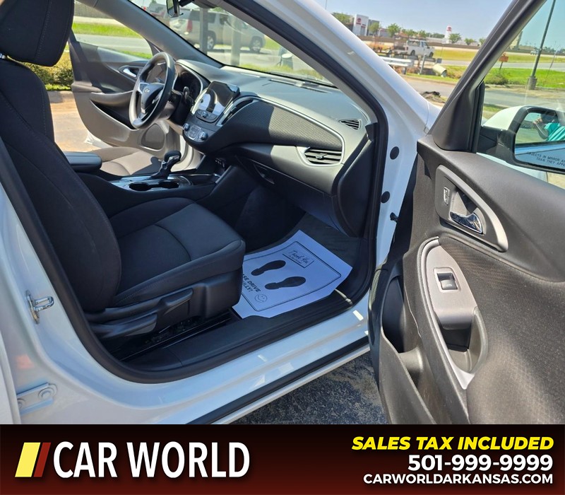 Chevrolet Malibu Vehicle Full-screen Gallery Image 11