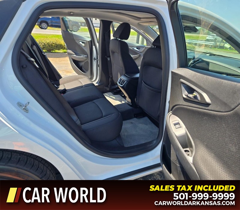 Chevrolet Malibu Vehicle Full-screen Gallery Image 12