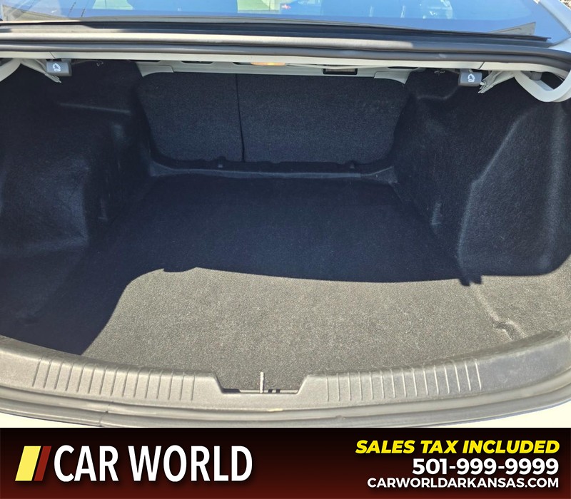 Chevrolet Malibu Vehicle Full-screen Gallery Image 13