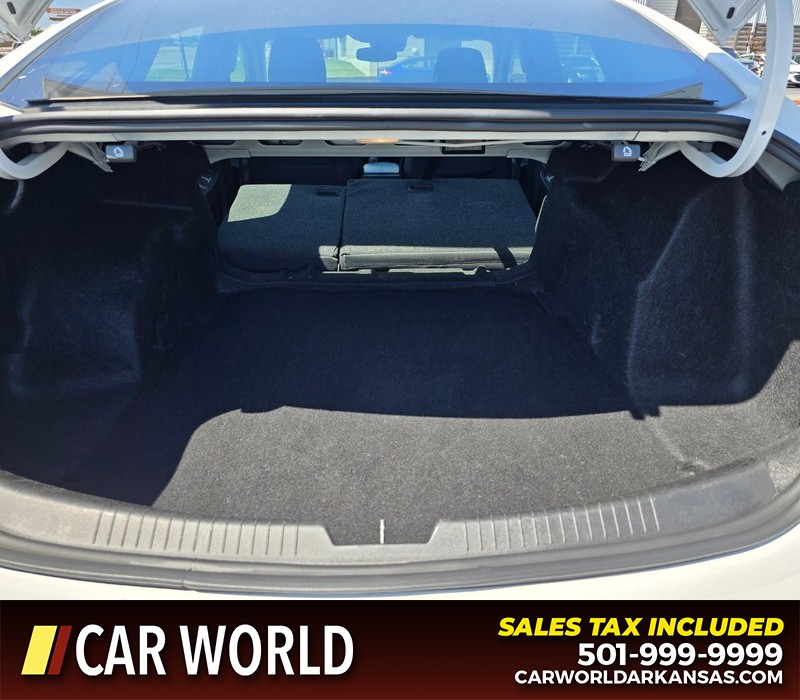 Chevrolet Malibu Vehicle Full-screen Gallery Image 14