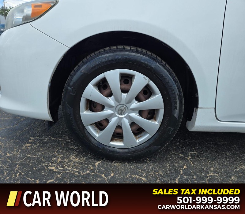 Toyota Corolla Vehicle Full-screen Gallery Image 6