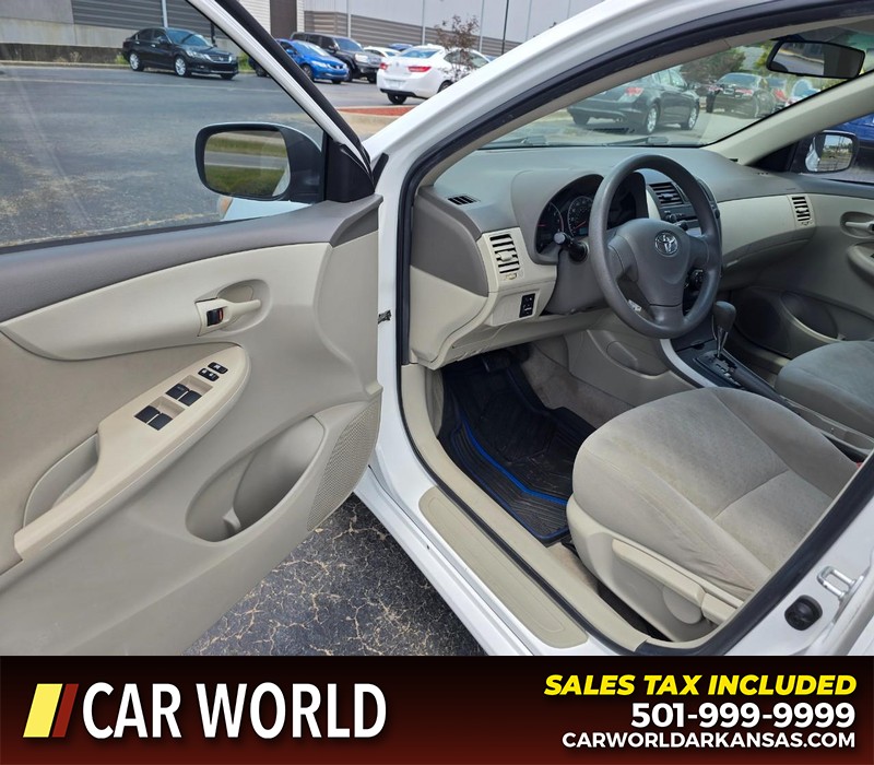 Toyota Corolla Vehicle Full-screen Gallery Image 7