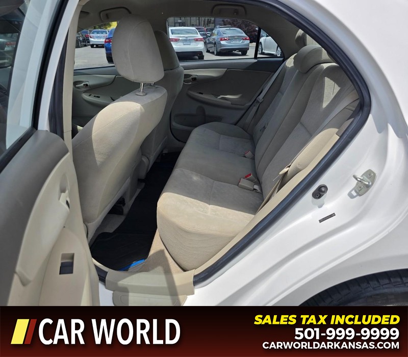 Toyota Corolla Vehicle Full-screen Gallery Image 10