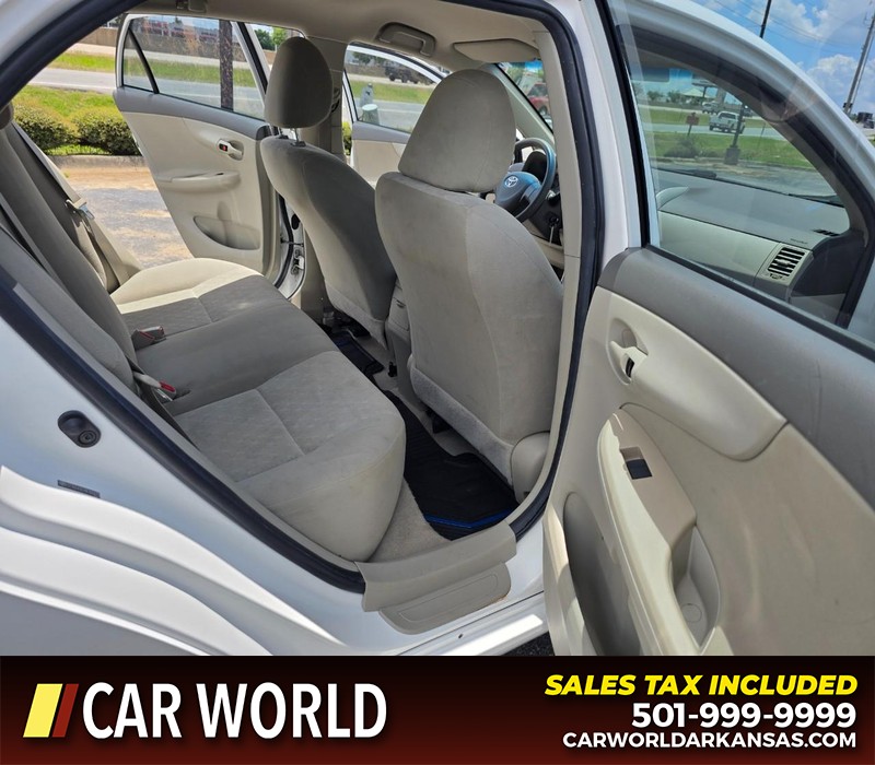 Toyota Corolla Vehicle Full-screen Gallery Image 12