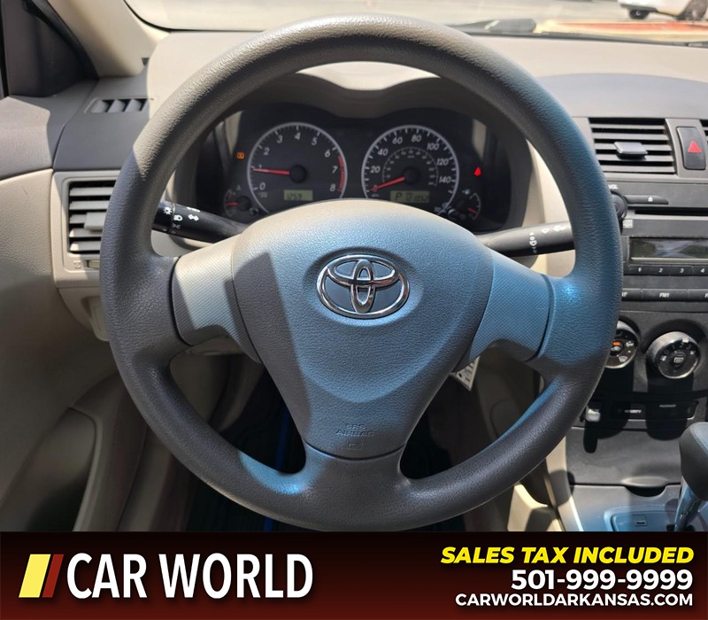 Toyota Corolla Vehicle Full-screen Gallery Image 15