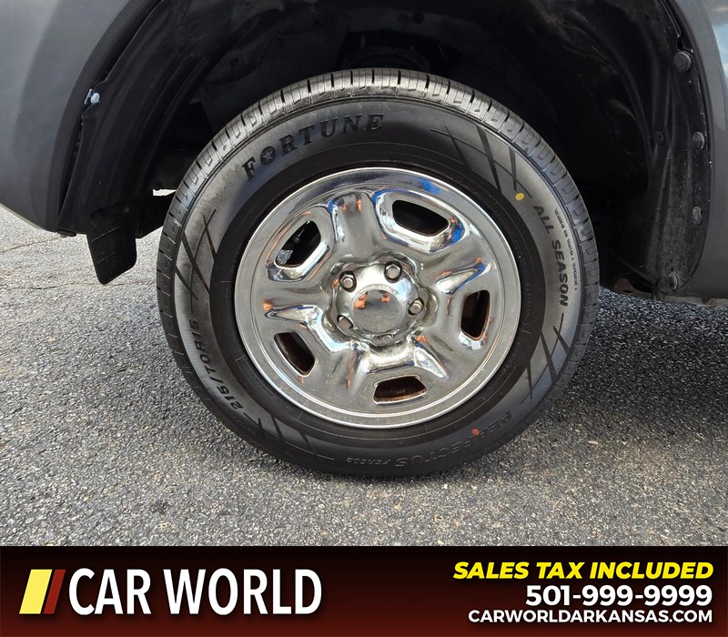 Toyota Tacoma Vehicle Full-screen Gallery Image 6