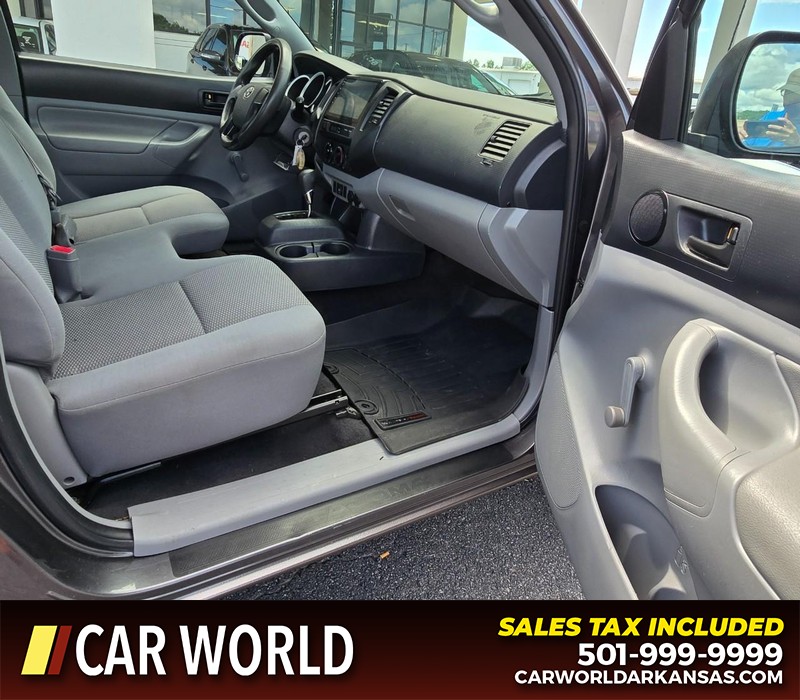 Toyota Tacoma Vehicle Full-screen Gallery Image 9