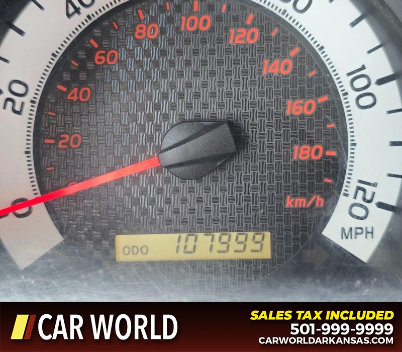 Toyota Tacoma Vehicle Full-screen Gallery Image 12