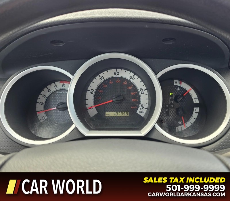 Toyota Tacoma Vehicle Full-screen Gallery Image 13