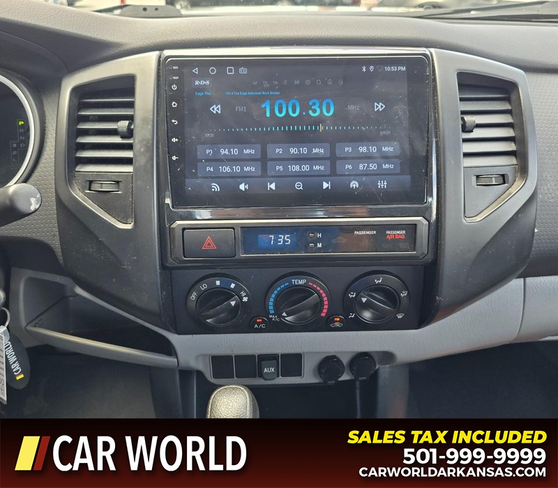 Toyota Tacoma Vehicle Full-screen Gallery Image 14