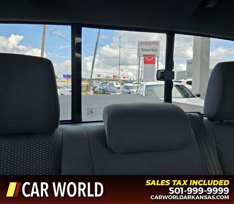 Toyota Tacoma Vehicle Full-screen Gallery Image 16