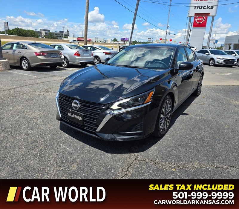 Nissan Altima Vehicle Full-screen Gallery Image 3