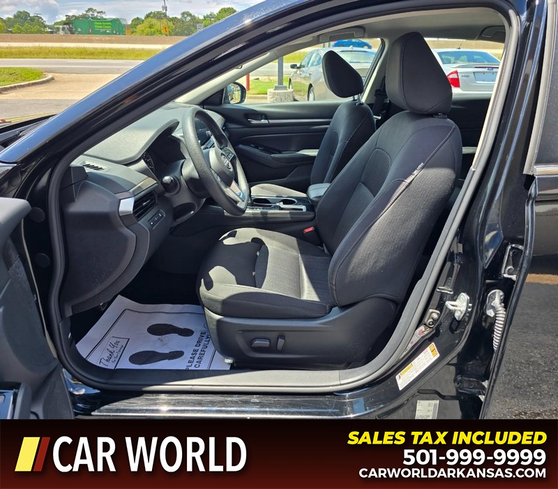 Nissan Altima Vehicle Full-screen Gallery Image 8