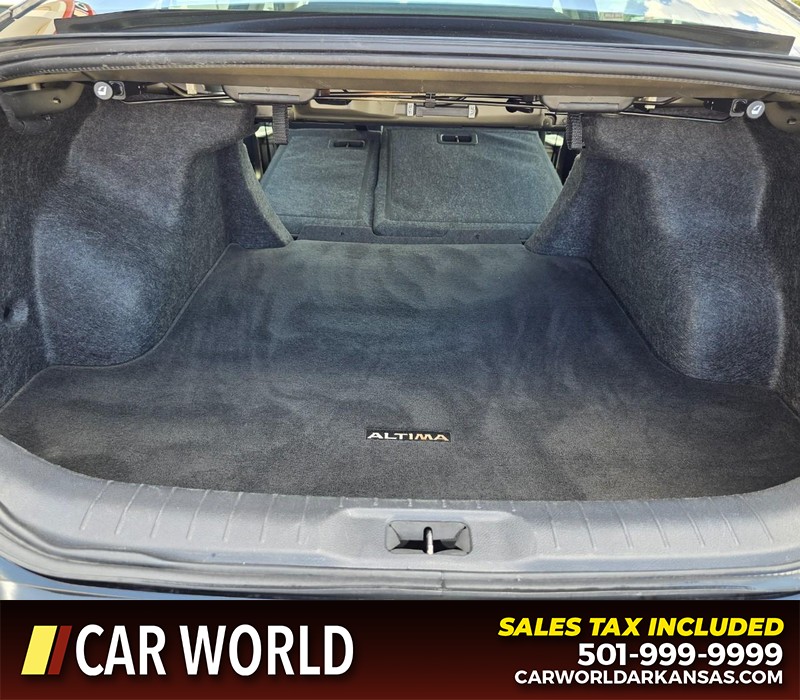 Nissan Altima Vehicle Full-screen Gallery Image 14