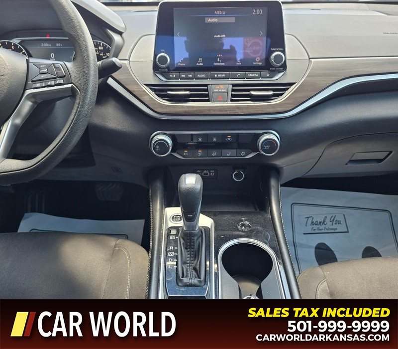 Nissan Altima Vehicle Full-screen Gallery Image 18