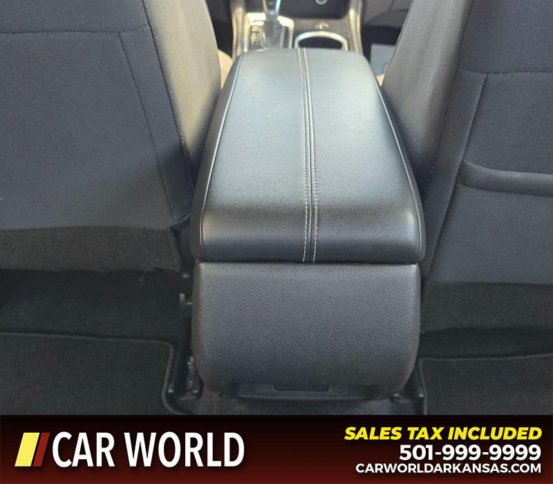 Nissan Altima Vehicle Full-screen Gallery Image 19