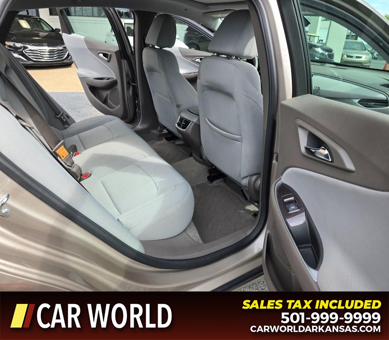 Chevrolet Malibu Vehicle Full-screen Gallery Image 12