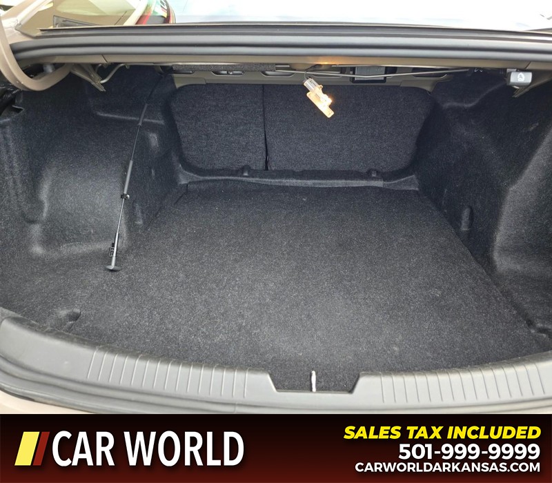 Chevrolet Malibu Vehicle Full-screen Gallery Image 13