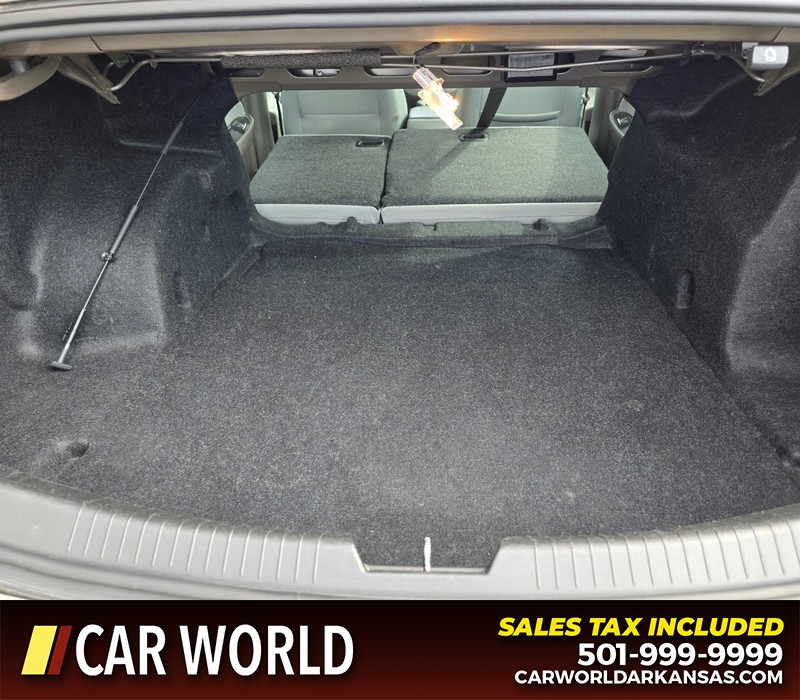 Chevrolet Malibu Vehicle Full-screen Gallery Image 14