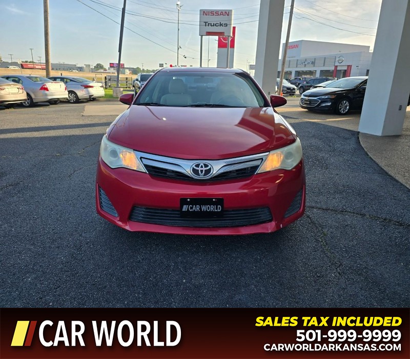 Toyota Camry Vehicle Full-screen Gallery Image 2