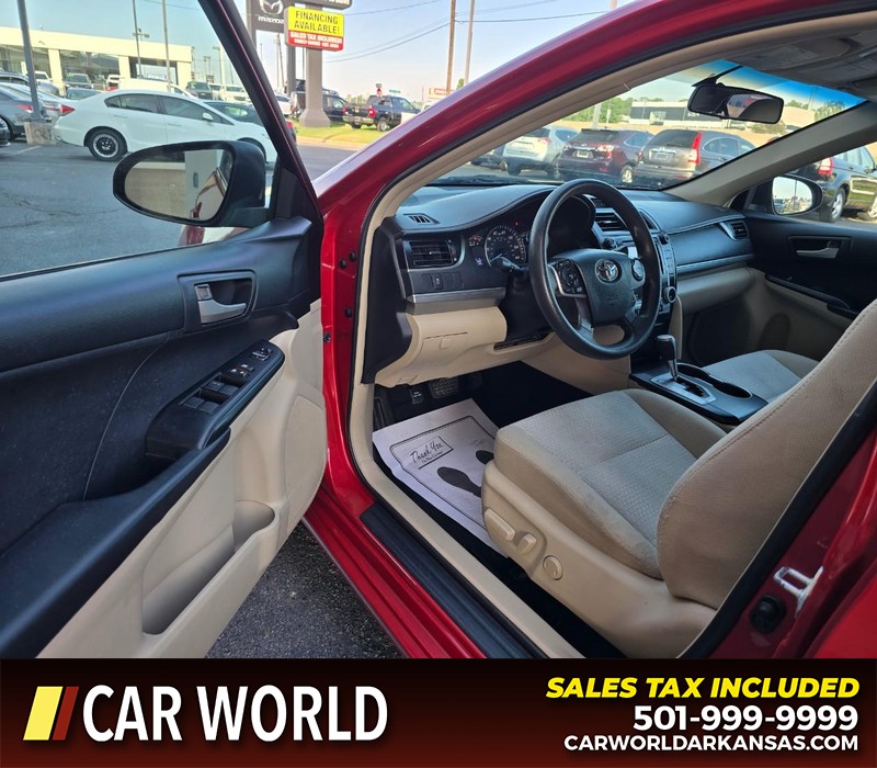 Toyota Camry Vehicle Full-screen Gallery Image 7