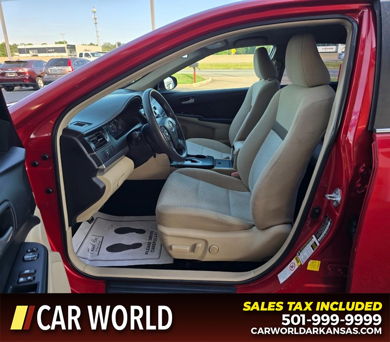 Toyota Camry Vehicle Full-screen Gallery Image 8