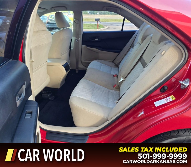 Toyota Camry Vehicle Full-screen Gallery Image 10