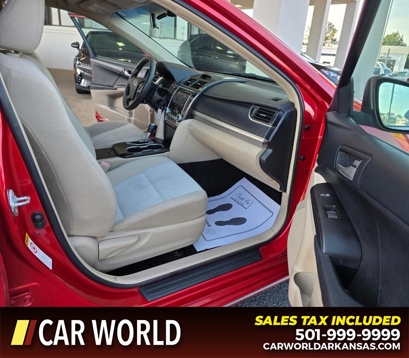 Toyota Camry Vehicle Full-screen Gallery Image 11