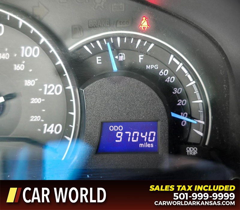 Toyota Camry Vehicle Full-screen Gallery Image 16