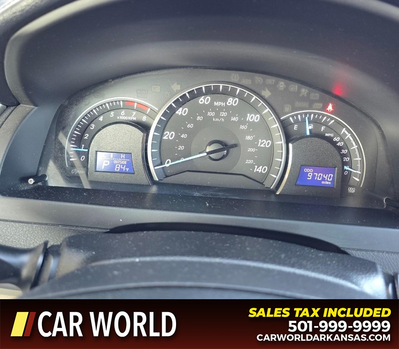 Toyota Camry Vehicle Full-screen Gallery Image 17