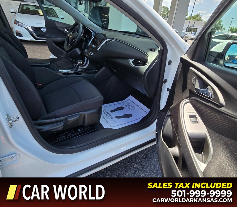 Chevrolet Malibu Vehicle Full-screen Gallery Image 11