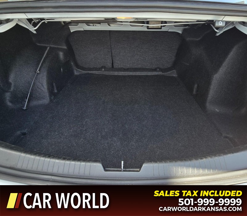 Chevrolet Malibu Vehicle Full-screen Gallery Image 13