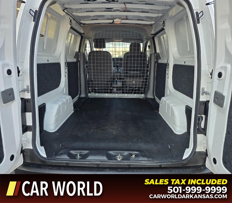 Nissan NV200 Compact Cargo Vehicle Full-screen Gallery Image 12
