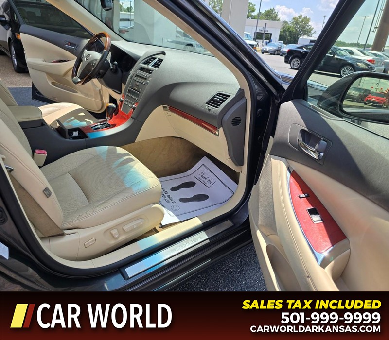 Lexus ES 350 Vehicle Full-screen Gallery Image 12