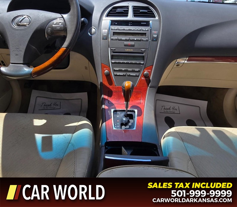 Lexus ES 350 Vehicle Full-screen Gallery Image 18