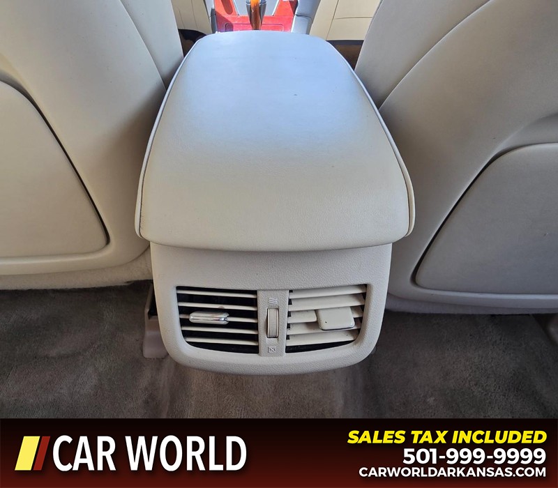 Lexus ES 350 Vehicle Full-screen Gallery Image 19