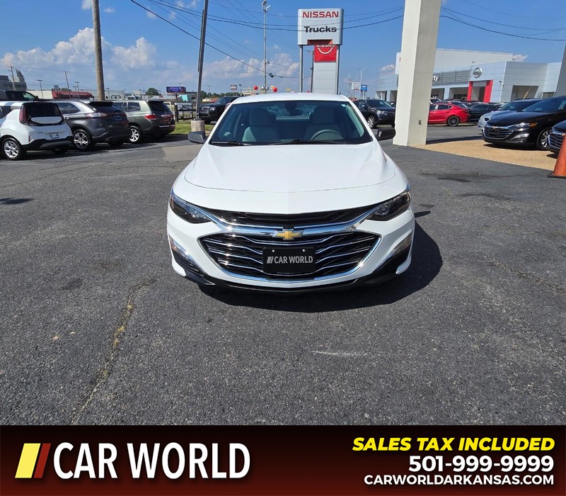 Chevrolet Malibu Vehicle Full-screen Gallery Image 2