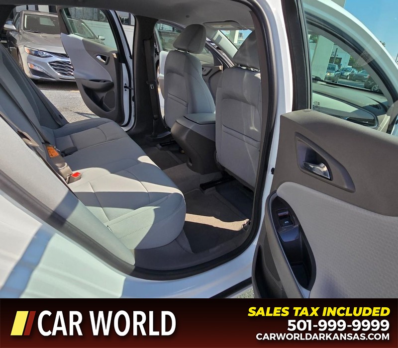 Chevrolet Malibu Vehicle Full-screen Gallery Image 12