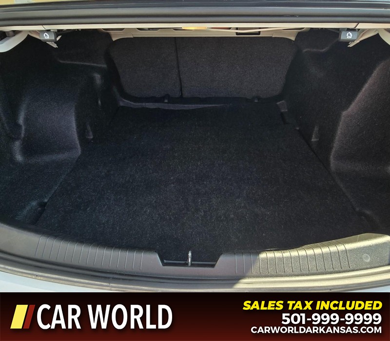 Chevrolet Malibu Vehicle Full-screen Gallery Image 13