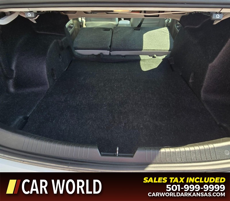 Chevrolet Malibu Vehicle Full-screen Gallery Image 14