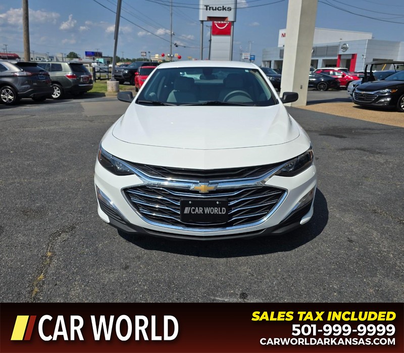 Chevrolet Malibu Vehicle Full-screen Gallery Image 2