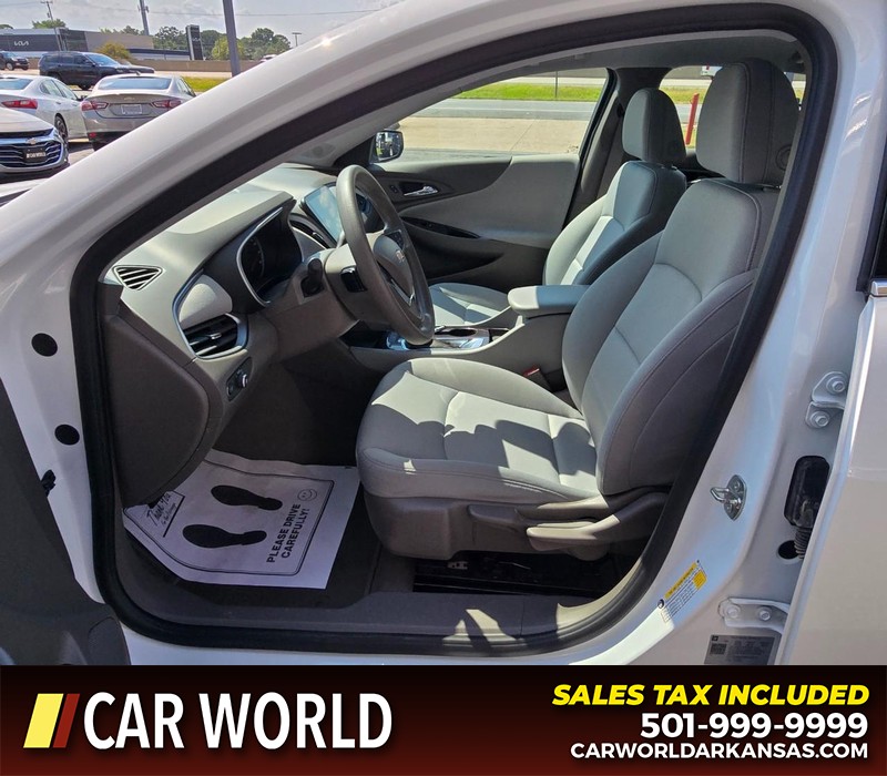 Chevrolet Malibu Vehicle Full-screen Gallery Image 8