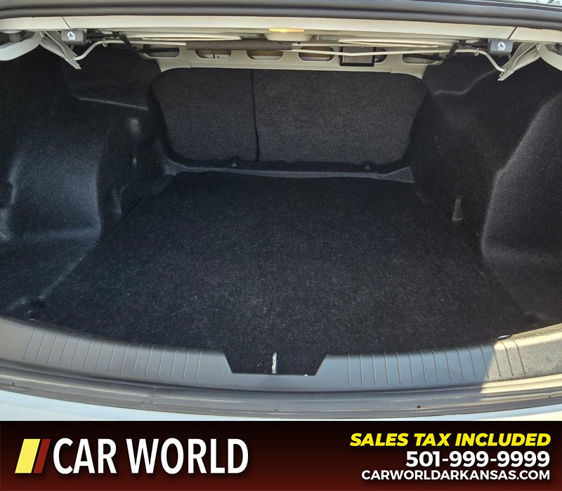 Chevrolet Malibu Vehicle Full-screen Gallery Image 13