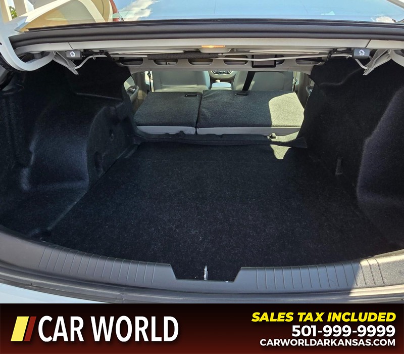 Chevrolet Malibu Vehicle Full-screen Gallery Image 14