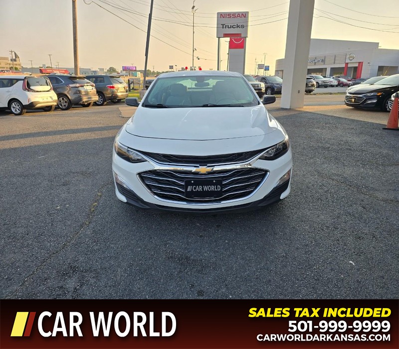 Chevrolet Malibu Vehicle Full-screen Gallery Image 2