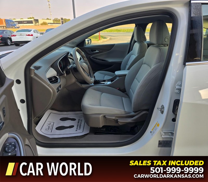 Chevrolet Malibu Vehicle Full-screen Gallery Image 8