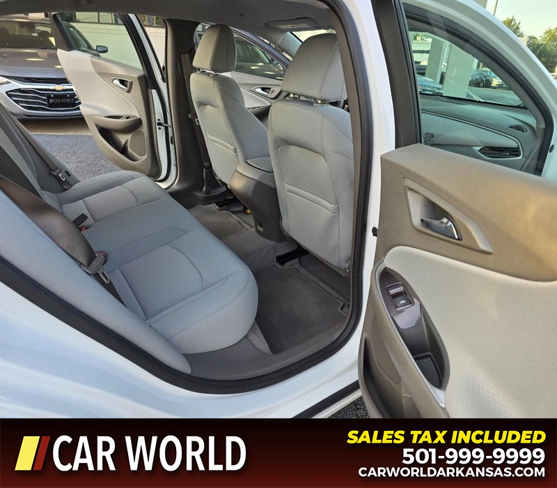 Chevrolet Malibu Vehicle Full-screen Gallery Image 12