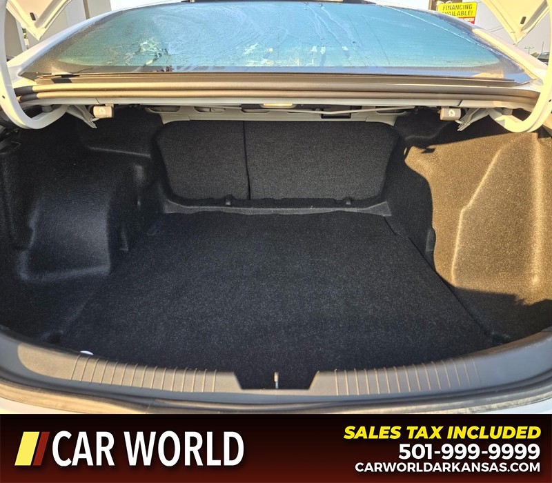 Chevrolet Malibu Vehicle Full-screen Gallery Image 13