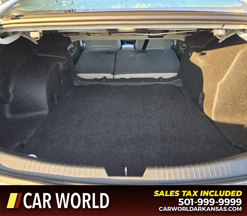 Chevrolet Malibu Vehicle Full-screen Gallery Image 14